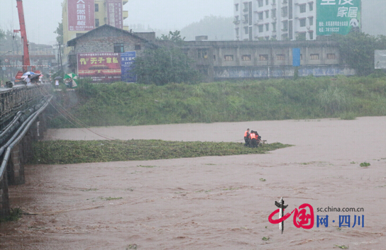 遂寧：大英縣普降暴雨 城區(qū)多處被淹 2名老人被困